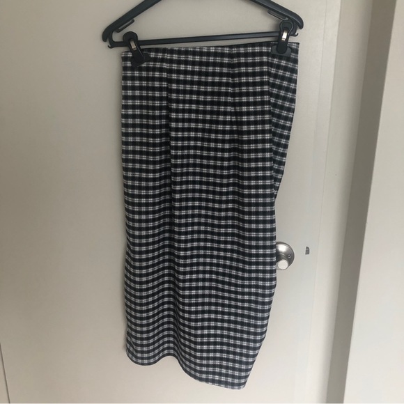 Plaid pencil skirt with frill details. - Picture 8 of 10